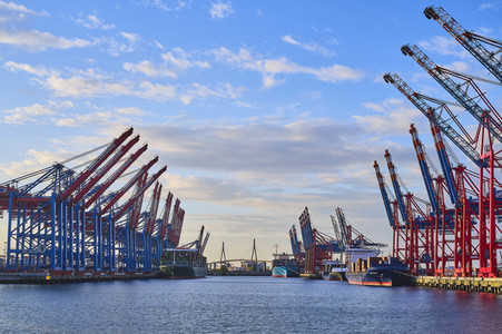 Containerterminal Burchardkai in Hamburg