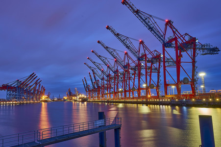 Containerterminal Burchardkai in Hamburg