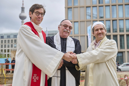 Grundsteinlegung für das Mehrreligionenhaus 'House of One' in Berlin