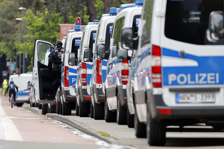 Polizeieinsatz beim Relegationsspiel 1. FC Köln vs. Holstein Kiel in Köln