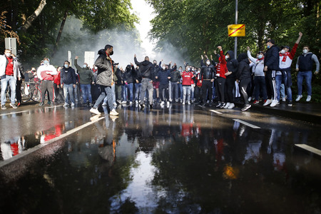 Polizeieinsatz beim Relegationsspiel 1. FC Köln vs. Holstein Kiel in Köln