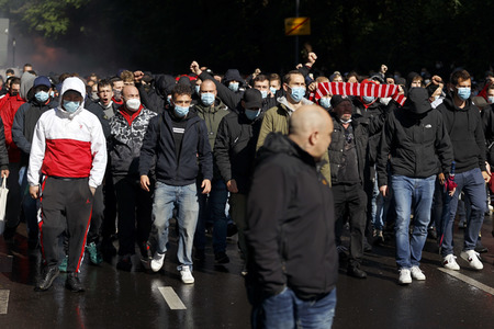 Polizeieinsatz beim Relegationsspiel 1. FC Köln vs. Holstein Kiel in Köln