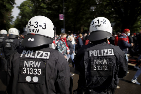 Polizeieinsatz beim Relegationsspiel 1. FC Köln vs. Holstein Kiel in Köln