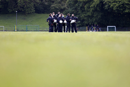 Polizeieinsatz beim Relegationsspiel 1. FC Köln vs. Holstein Kiel in Köln
