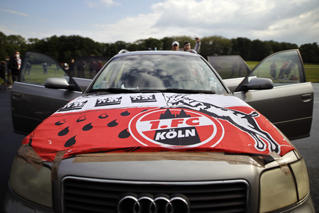 Polizeieinsatz beim Relegationsspiel 1. FC Köln vs. Holstein Kiel in Köln