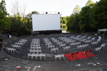 Filmpremiere 'Verplant - Wie zwei Typen versuchen mit dem Rad nach Vietnam zu fahren' in München