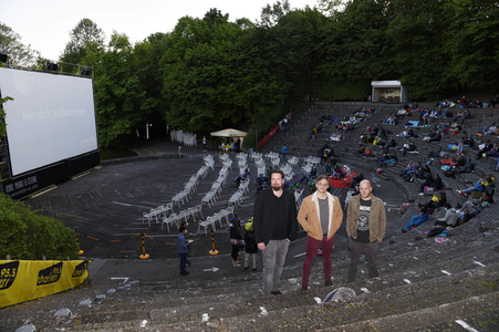 Filmpremiere 'Verplant - Wie zwei Typen versuchen mit dem Rad nach Vietnam zu fahren' in München