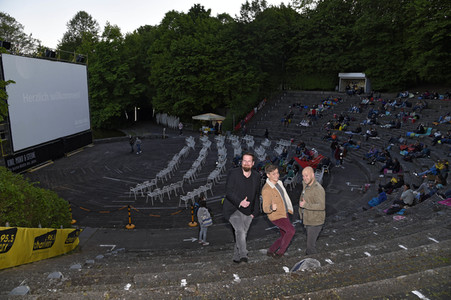 Filmpremiere 'Verplant - Wie zwei Typen versuchen mit dem Rad nach Vietnam zu fahren' in München
