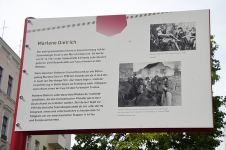 Madame Tussauds präsentiert 'Berlin 100!' mit David Bowie und Marlene Dietrich in Berlin