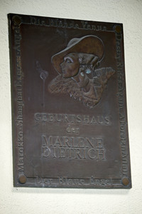 Madame Tussauds präsentiert 'Berlin 100!' mit David Bowie und Marlene Dietrich in Berlin