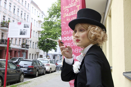 Madame Tussauds präsentiert 'Berlin 100!' mit David Bowie und Marlene Dietrich in Berlin