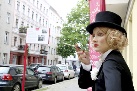 Madame Tussauds präsentiert 'Berlin 100!' mit David Bowie und Marlene Dietrich in Berlin