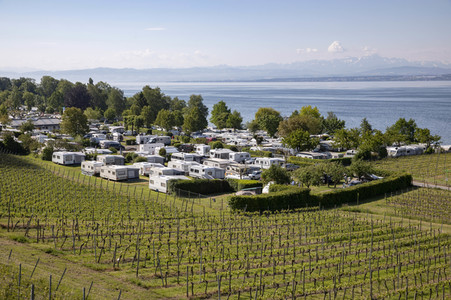 Vollbesetzter Campingplatz in Hagnau am Bodensee