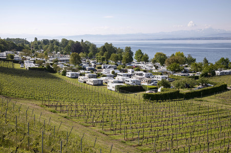 Vollbesetzter Campingplatz in Hagnau am Bodensee