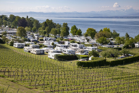 Vollbesetzter Campingplatz in Hagnau am Bodensee