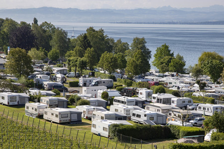 Vollbesetzter Campingplatz in Hagnau am Bodensee