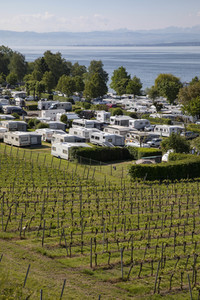 Vollbesetzter Campingplatz in Hagnau am Bodensee