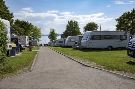 Vollbesetzter Campingplatz in Hagnau am Bodensee