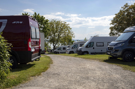 Vollbesetzter Campingplatz in Hagnau am Bodensee