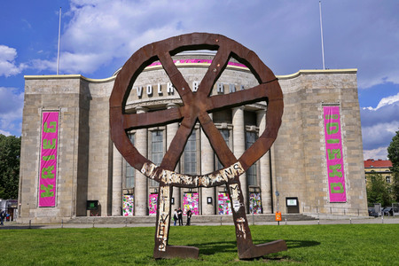 'Krieg und Disko'  in der Volksbühne Berlin