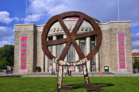 'Krieg und Disko'  in der Volksbühne Berlin