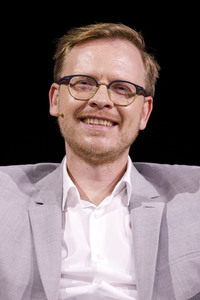 Markus Gabriel und Gert Scobel auf der lit.Cologne 2021 in Köln