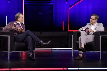 Markus Gabriel und Gert Scobel auf der lit.Cologne 2021 in Köln