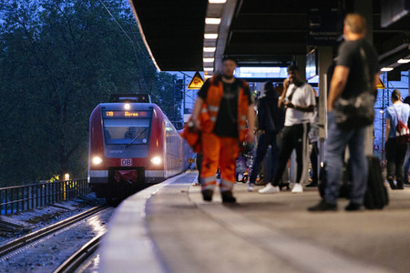 Symbolfoto S-Bahn im Nahverkehr
