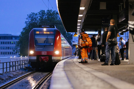 Symbolfoto S-Bahn im Nahverkehr