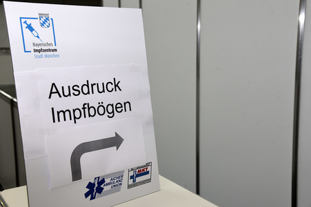 Pressetermin zur 500.000. Impfung im Impfzentrum in München