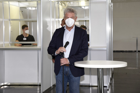 Pressetermin zur 500.000. Impfung im Impfzentrum in München