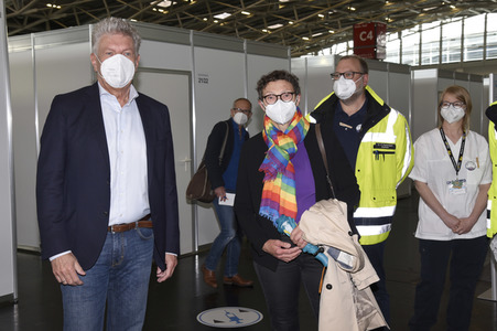 Pressetermin zur 500.000. Impfung im Impfzentrum in München