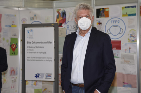Pressetermin zur 500.000. Impfung im Impfzentrum in München