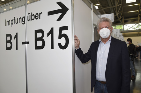 Pressetermin zur 500.000. Impfung im Impfzentrum in München