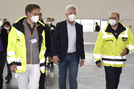 Pressetermin zur 500.000. Impfung im Impfzentrum in München