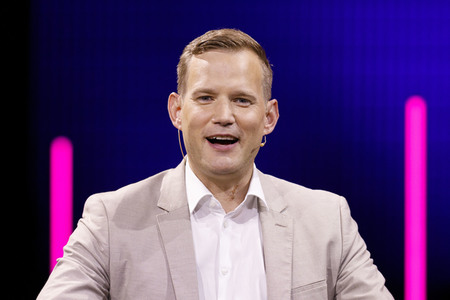 Hendrik Streeck und Gert Scobel auf der lit.Cologne 2021 in Köln