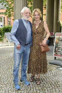 Theaterpremiere 'Winterrose' in Berlin