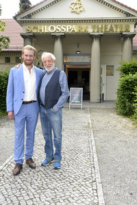 Theaterpremiere 'Winterrose' in Berlin