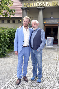 Theaterpremiere 'Winterrose' in Berlin