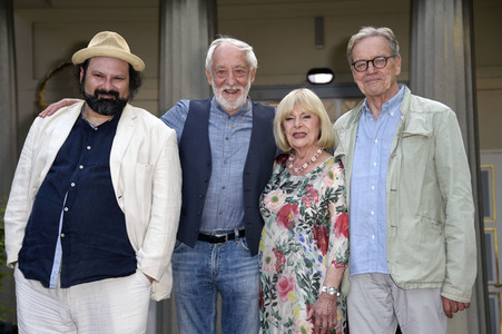 Theaterpremiere 'Winterrose' in Berlin