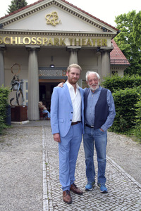 Theaterpremiere 'Winterrose' in Berlin