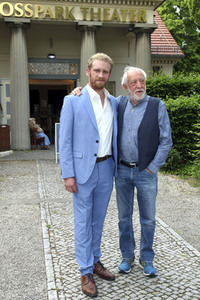 Theaterpremiere 'Winterrose' in Berlin