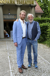 Theaterpremiere 'Winterrose' in Berlin