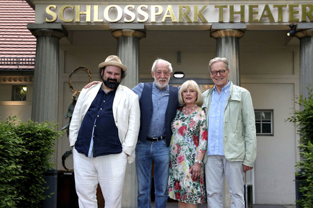 Theaterpremiere 'Winterrose' in Berlin