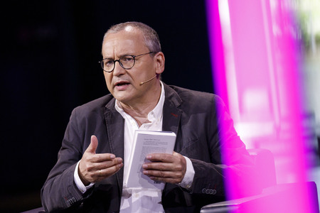 Benedict Wells, Knut Elstermann und Thees Uhlmann auf der lit.Cologne 2021 in Köln