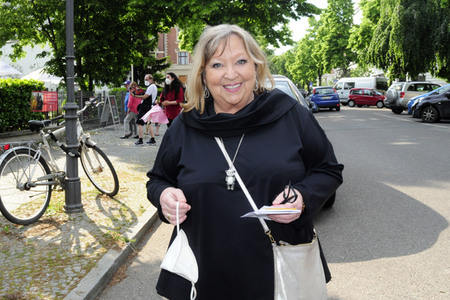 Theaterpremiere 'Winterrose' in Berlin