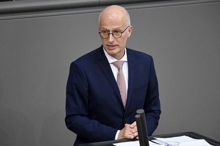 233. Sitzung des Deutschen Bundestages in Berlin