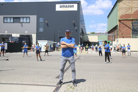 Scheckübergabe an die Arche in Berlin