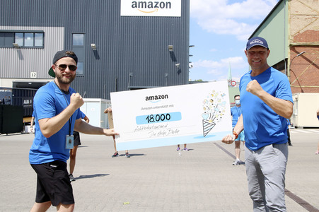 Scheckübergabe an die Arche in Berlin