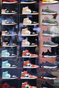 Symbolfoto Sneaker